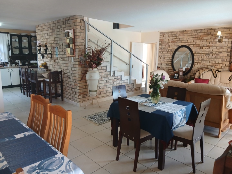 5 Bedroom Property for Sale in Wavecrest Eastern Cape